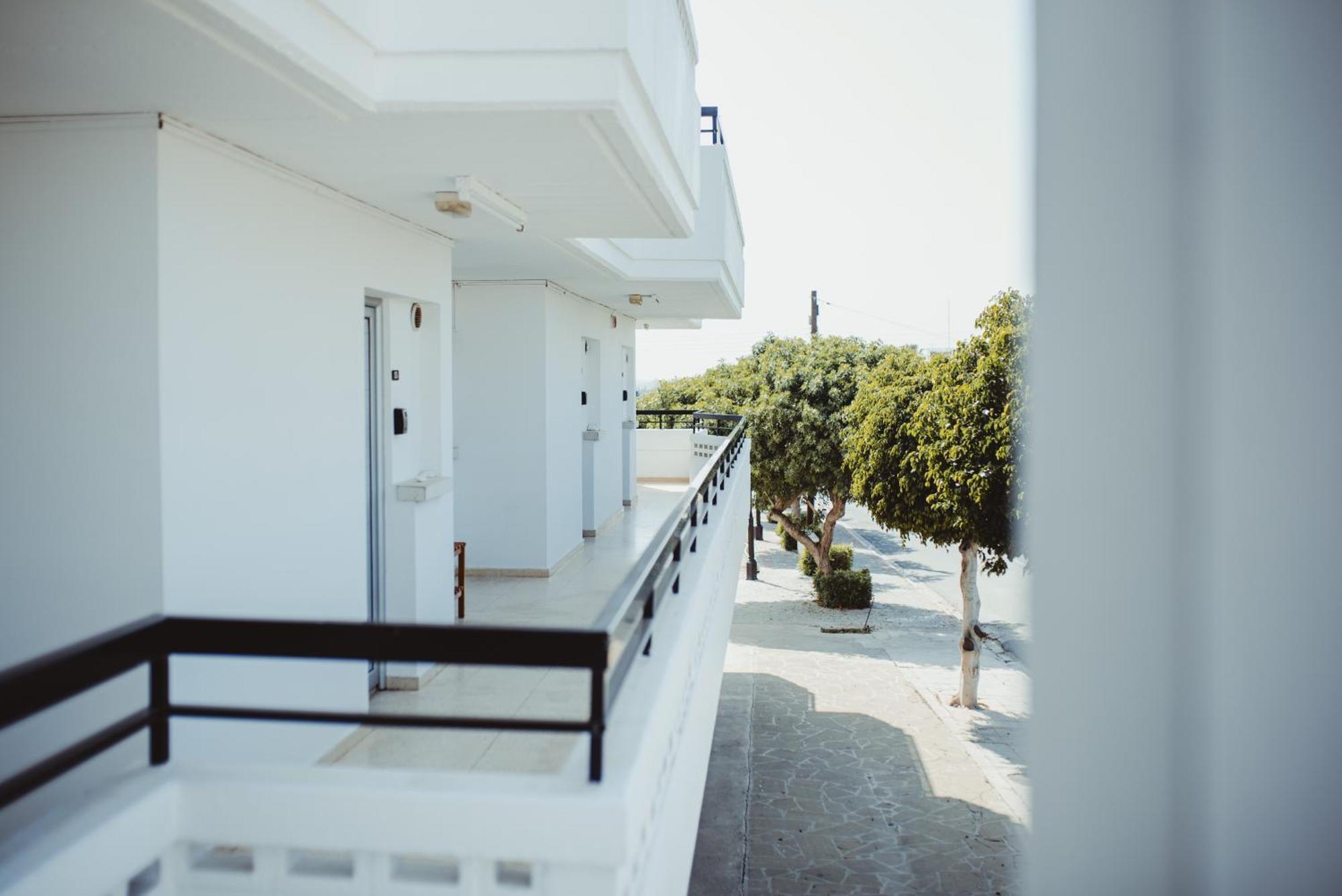 Ovis Hotel Apartments Ayia Napa Eksteriør billede